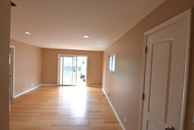210 E MYRICK Avenue, Addison, IL 60101
