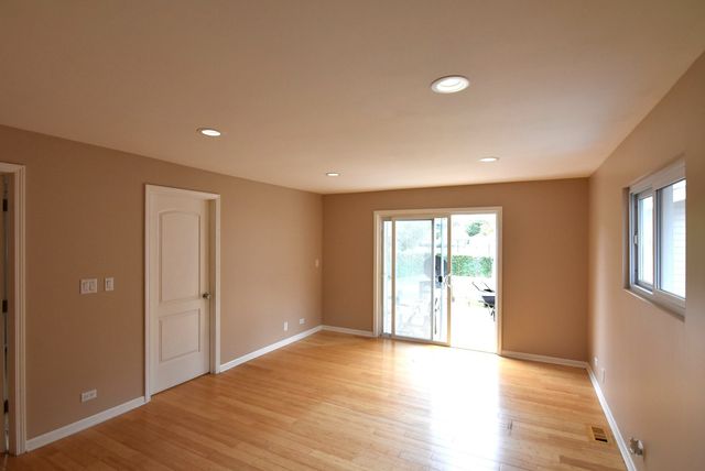 210 E MYRICK Avenue, Addison, IL 60101