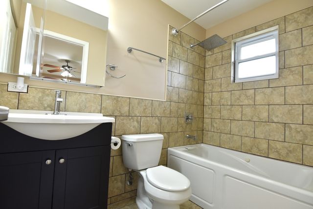 210 E MYRICK Avenue, Addison, IL 60101