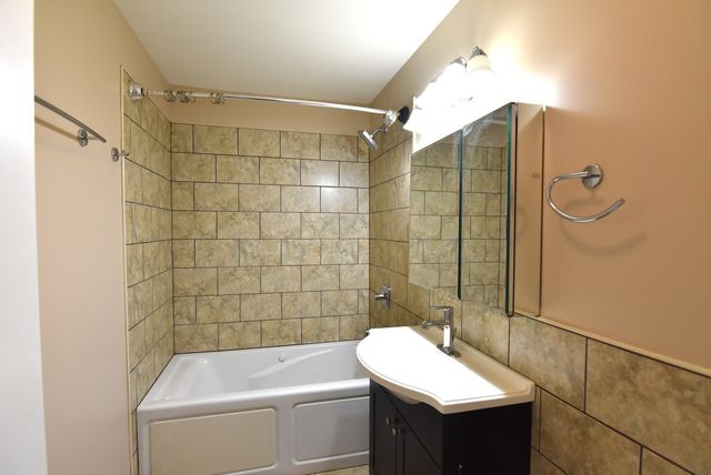 210 E MYRICK Avenue, Addison, IL 60101
