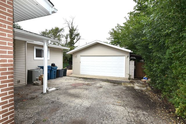 210 E MYRICK Avenue, Addison, IL 60101