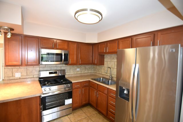210 E MYRICK Avenue, Addison, IL 60101