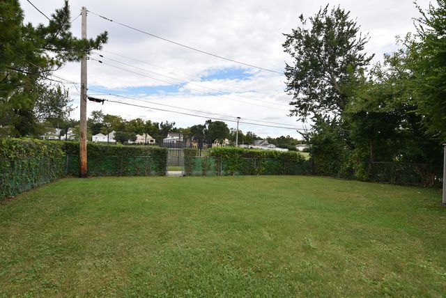 210 E MYRICK Avenue, Addison, IL 60101