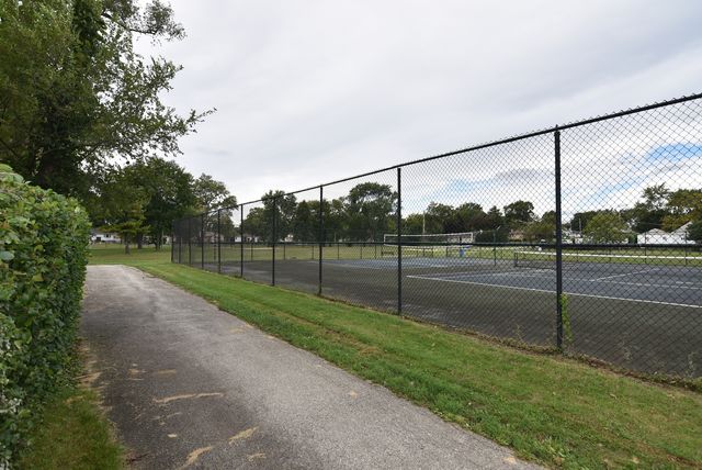 210 E MYRICK Avenue, Addison, IL 60101