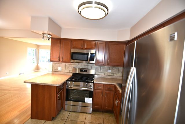 210 E MYRICK Avenue, Addison, IL 60101