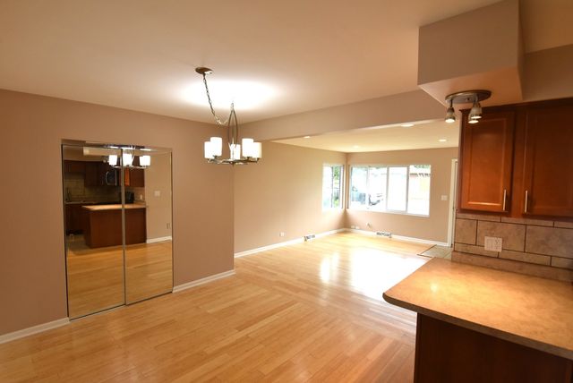 210 E MYRICK Avenue, Addison, IL 60101