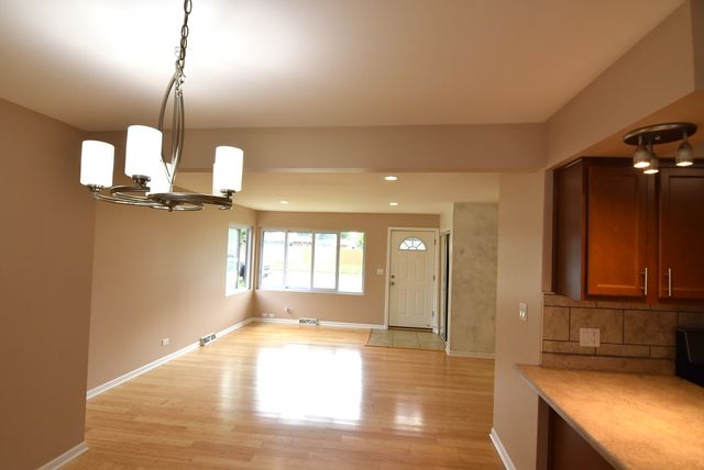 210 E MYRICK Avenue, Addison, IL 60101