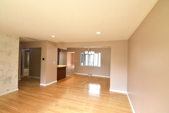 210 E MYRICK Avenue, Addison, IL 60101