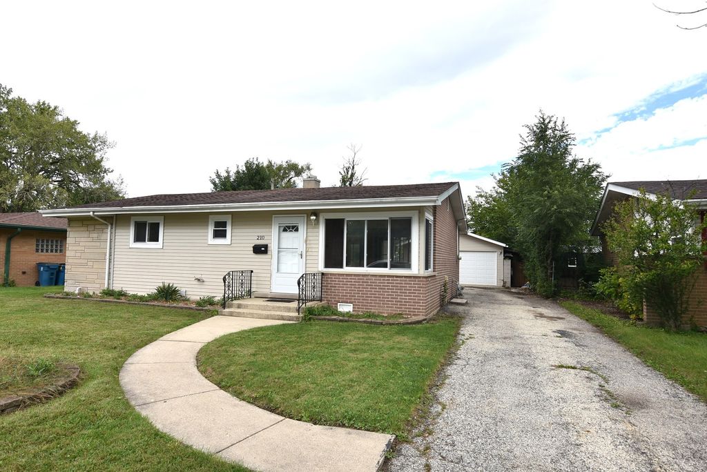 210 E MYRICK Avenue, Addison, IL 60101