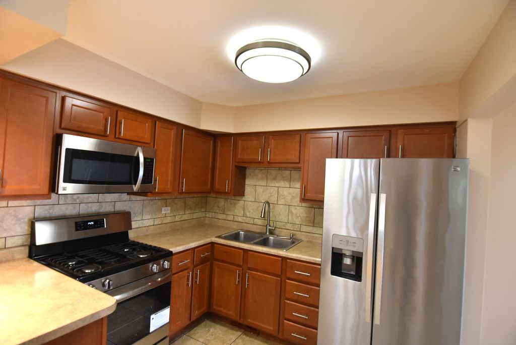 210 E MYRICK Avenue, Addison, IL 60101 — photo 3