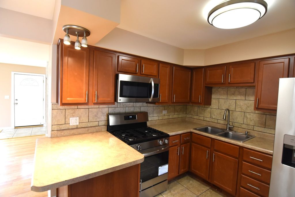 210 E MYRICK Avenue, Addison, IL 60101 — photo 4