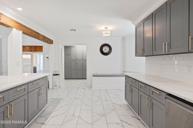 102 Kent Circle, Lafayette, LA 70508