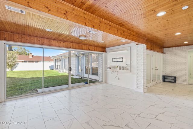 102 Kent Circle, Lafayette, LA 70508