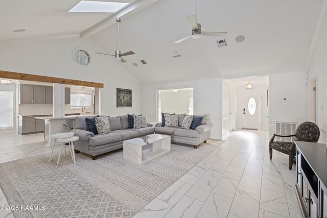 102 Kent Circle, Lafayette, LA 70508