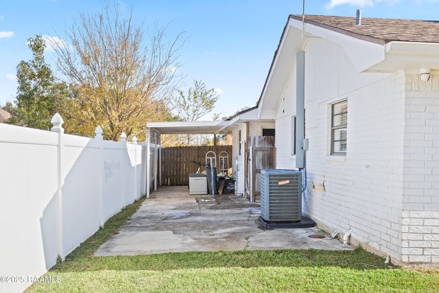 102 Kent Circle, Lafayette, LA 70508