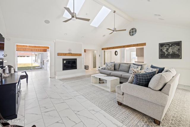 102 Kent Circle, Lafayette, LA 70508