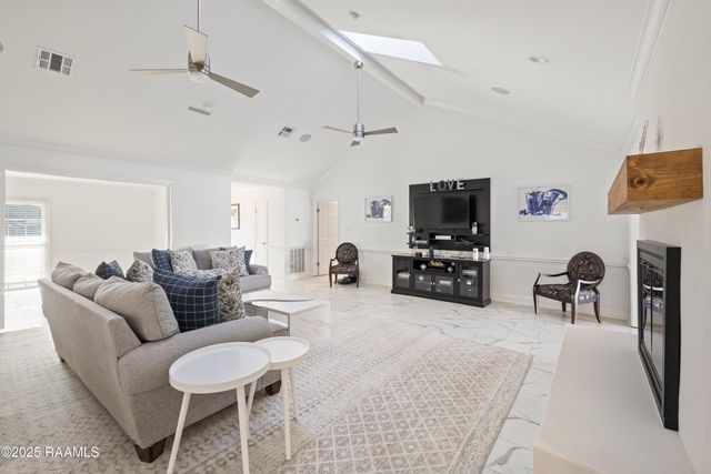 102 Kent Circle, Lafayette, LA 70508