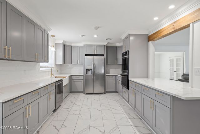 102 Kent Circle, Lafayette, LA 70508