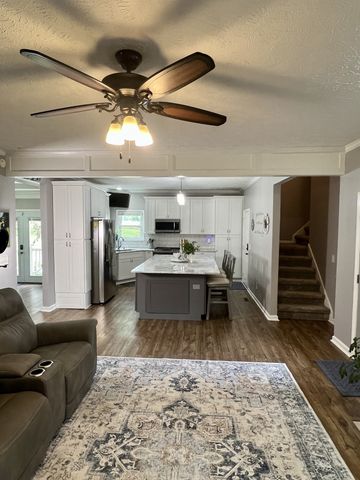 9049 Bradley Creek Rd, Lascassas, TN 37085