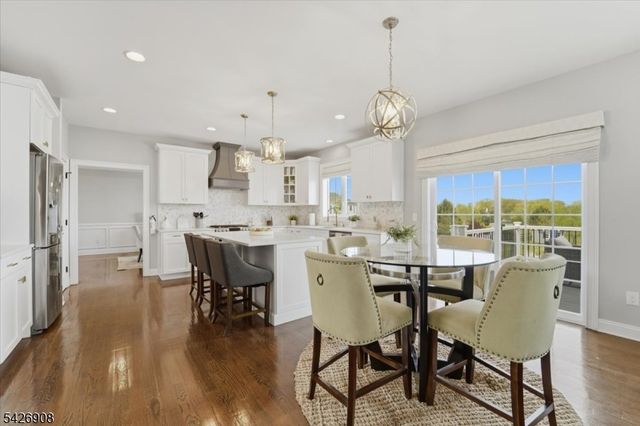23 Claridge Ln, Raritan Twp., NJ 08822