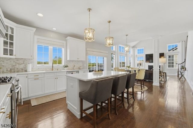 23 Claridge Ln, Raritan Twp., NJ 08822