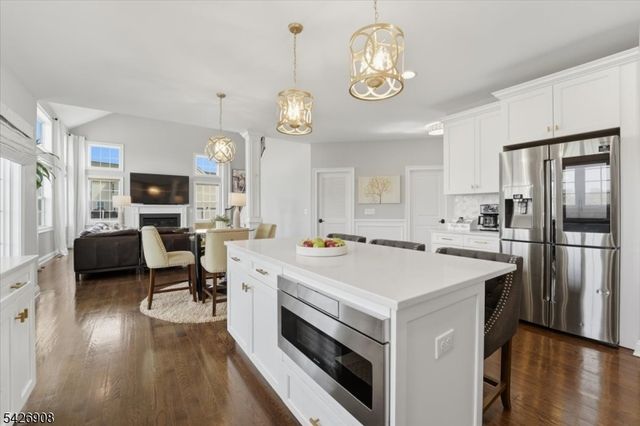23 Claridge Ln, Raritan Twp., NJ 08822