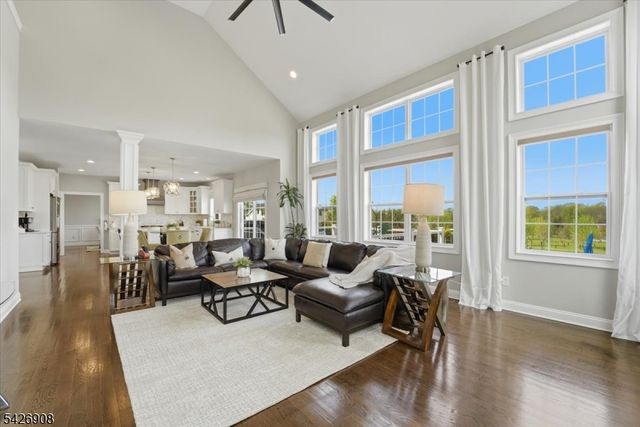 23 Claridge Ln, Raritan Twp., NJ 08822