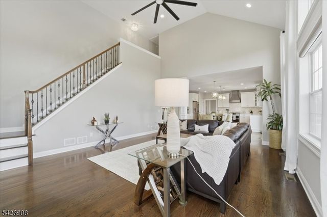 23 Claridge Ln, Raritan Twp., NJ 08822