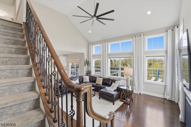 23 Claridge Ln, Raritan Twp., NJ 08822