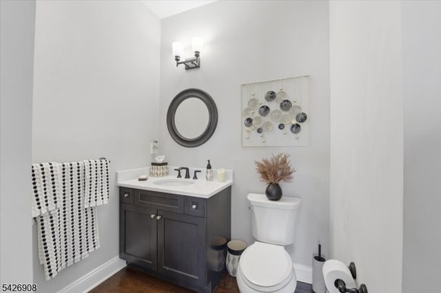 23 Claridge Ln, Raritan Twp., NJ 08822
