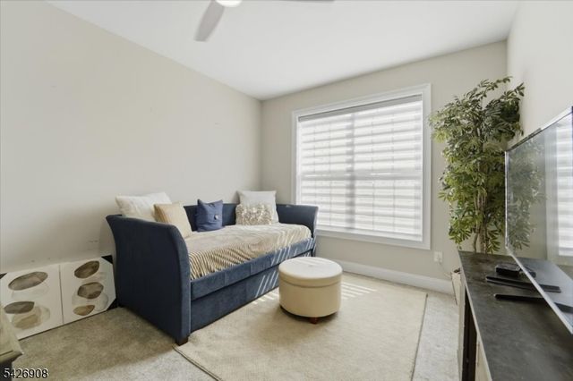 23 Claridge Ln, Raritan Twp., NJ 08822