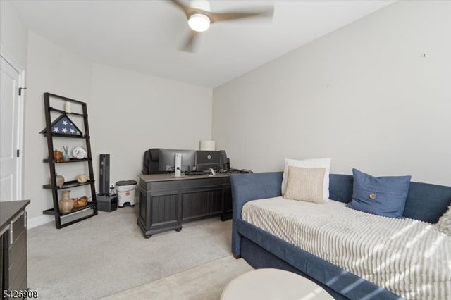 23 Claridge Ln, Raritan Twp., NJ 08822