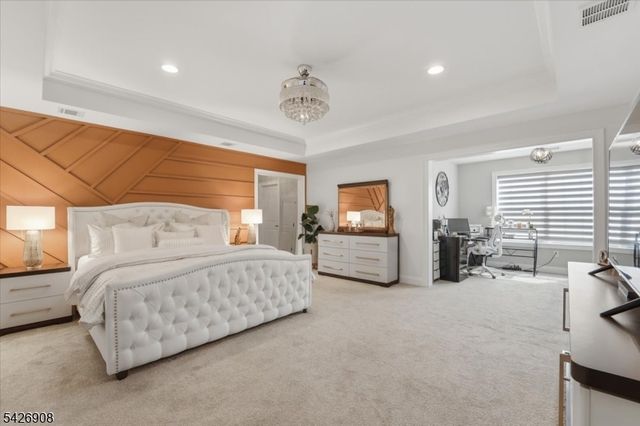 23 Claridge Ln, Raritan Twp., NJ 08822