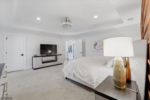23 Claridge Ln, Raritan Twp., NJ 08822