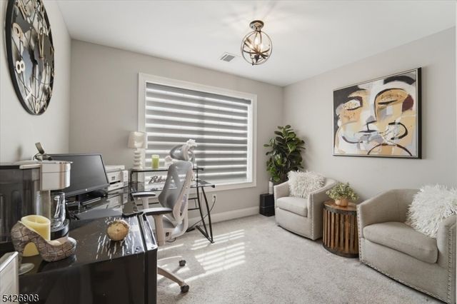 23 Claridge Ln, Raritan Twp., NJ 08822