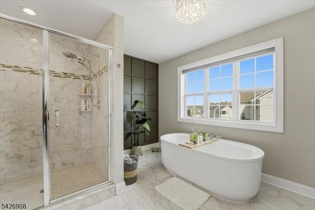 23 Claridge Ln, Raritan Twp., NJ 08822