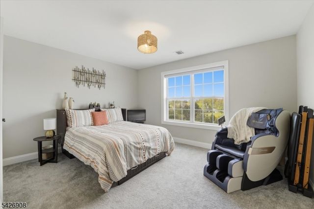 23 Claridge Ln, Raritan Twp., NJ 08822