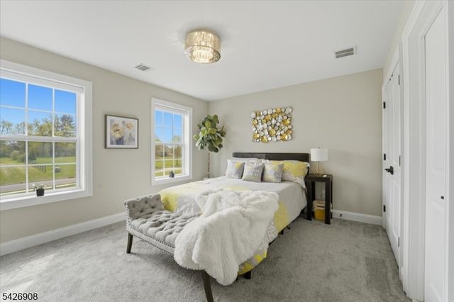 23 Claridge Ln, Raritan Twp., NJ 08822