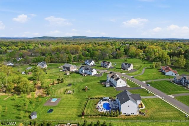 23 Claridge Ln, Raritan Twp., NJ 08822