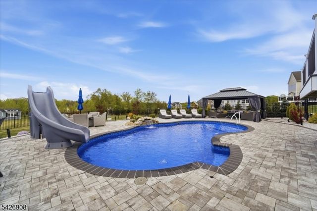 23 Claridge Ln, Raritan Twp., NJ 08822