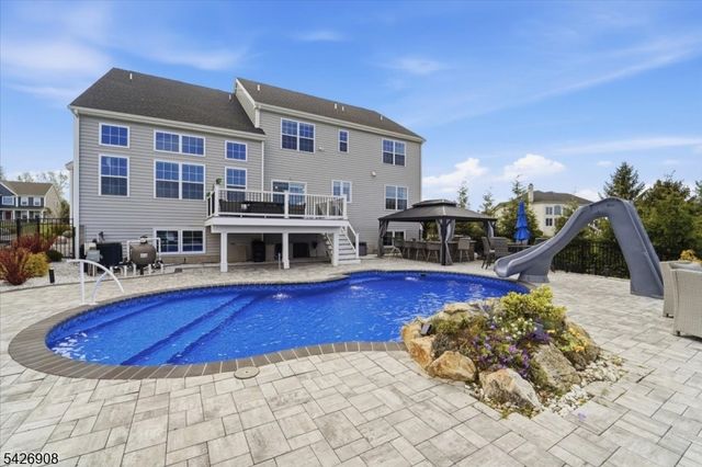 23 Claridge Ln, Raritan Twp., NJ 08822