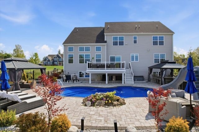23 Claridge Ln, Raritan Twp., NJ 08822