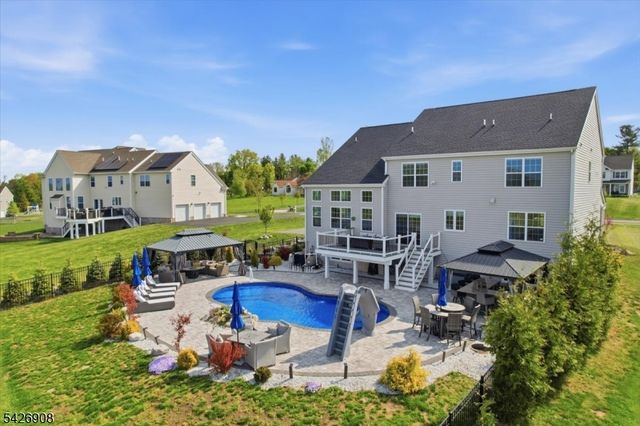 23 Claridge Ln, Raritan Twp., NJ 08822