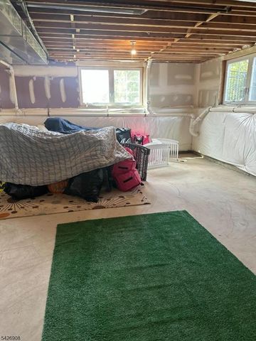 23 Claridge Ln, Raritan Twp., NJ 08822