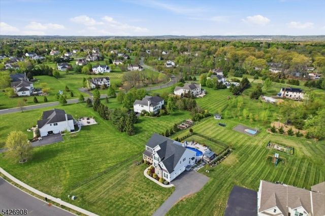 23 Claridge Ln, Raritan Twp., NJ 08822