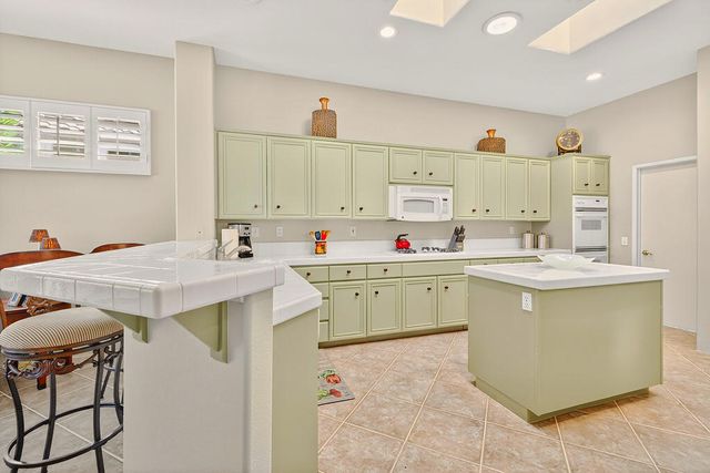 83 N Kavenish Drive, Rancho Mirage, CA 92270
