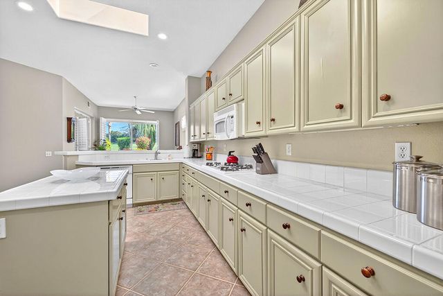 83 N Kavenish Drive, Rancho Mirage, CA 92270