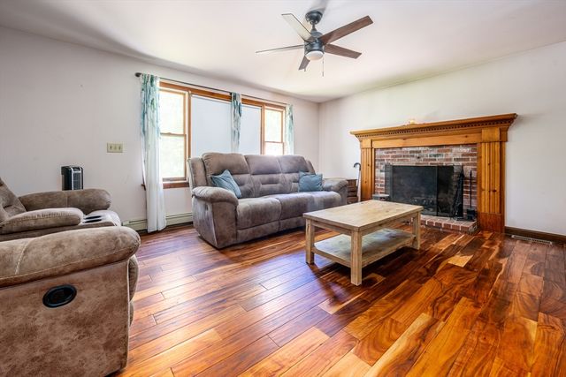 1529 Race Ln, Barnstable, MA 02648