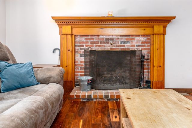 1529 Race Ln, Barnstable, MA 02648