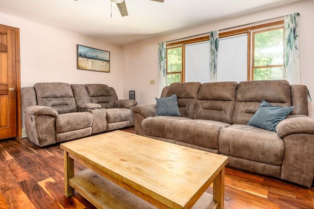 1529 Race Ln, Barnstable, MA 02648